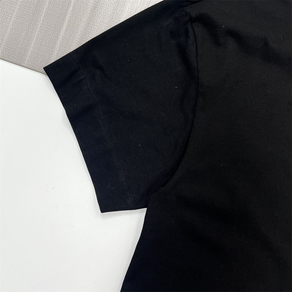 Изготовленная на заказ женская светоотражающая футболка с буквенным принтом и модным рисунком