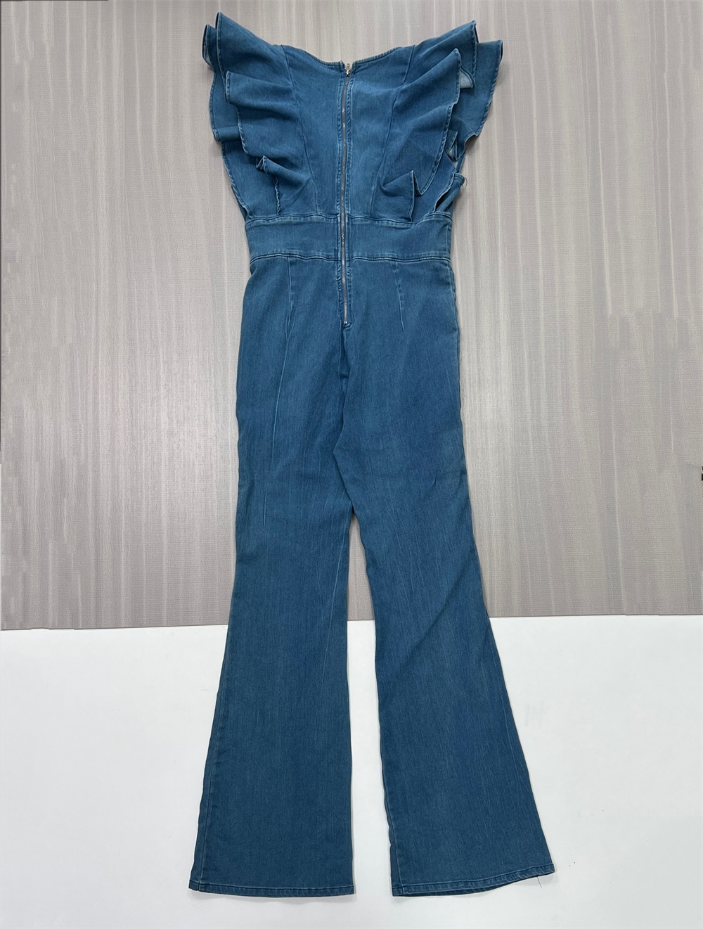 Сшитый на заказ женский цельный джинсовый костюм