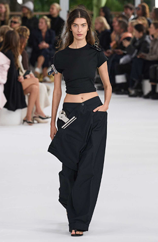 9 любимых дизайнов FNJIA на Неделе моды в Париже весной 2025 года. 9 любимых дизайнов FNJIA на Неделе моды в Париже весной 2025 года.