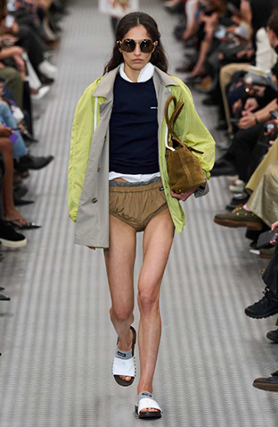 9 любимых дизайнов FNJIA на Неделе моды в Париже весной 2025 года. 9 любимых дизайнов FNJIA на Неделе моды в Париже весной 2025 года.