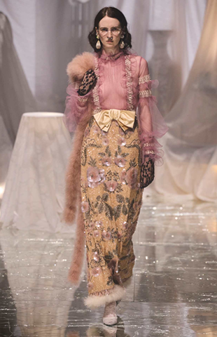 9 любимых дизайнов FNJIA на Неделе моды в Париже весной 2025 года. 9 любимых дизайнов FNJIA на Неделе моды в Париже весной 2025 года.