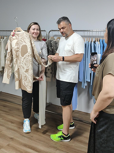 Сотрудничество с клиентами в действии: обсуждаем заказы на 2025 год и креативные решения Сотрудничество с клиентами в действии: обсуждаем заказы на 2025 год и креативные решения