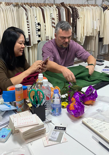 Сотрудничество с клиентами в действии: обсуждаем заказы на 2025 год и креативные решения Сотрудничество с клиентами в действии: обсуждаем заказы на 2025 год и креативные решения