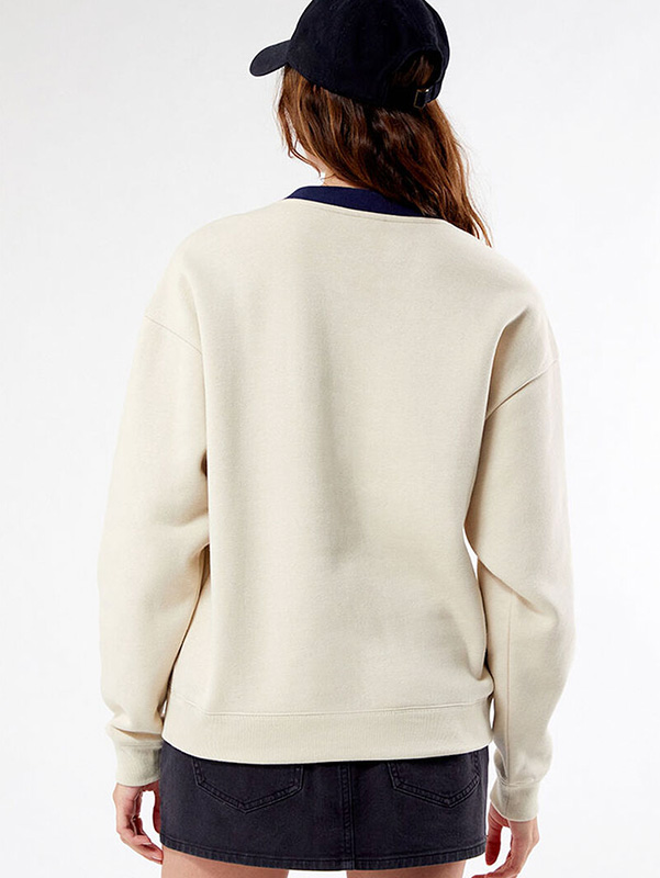 Женская классическая толстовка с круглым вырезом и нашивкой