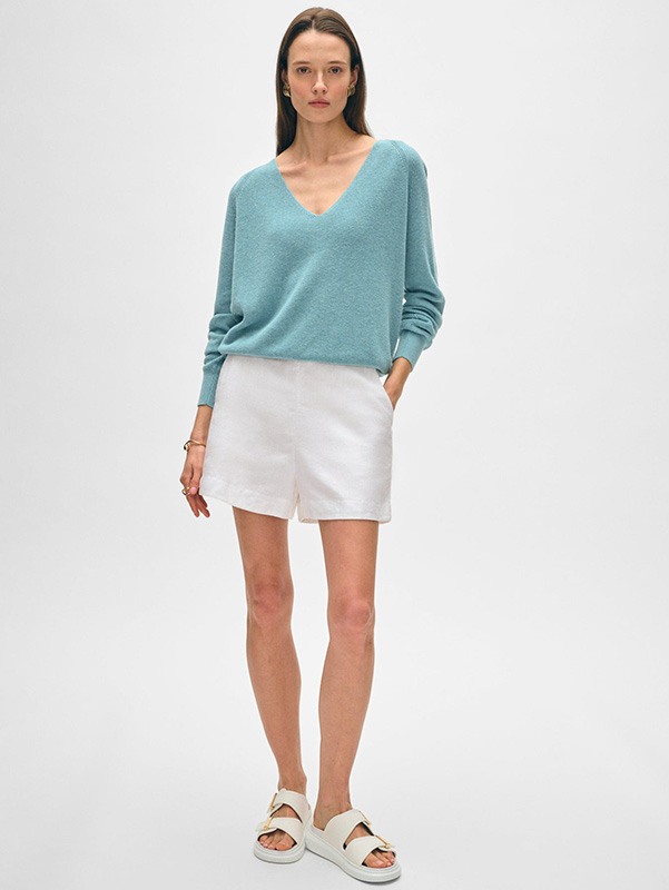 Женский синий однотонный свитер с V-образным вырезом