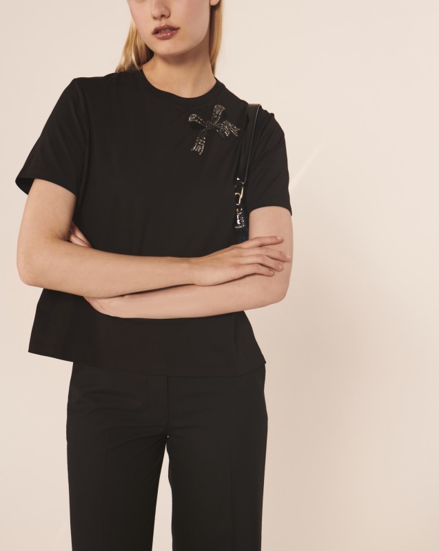 Однотонная женская футболка с аппликацией в виде бриллиантового банта