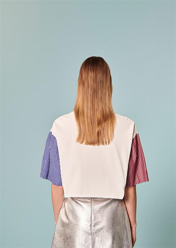 Подходящие по цвету футболки с короткими рукавами