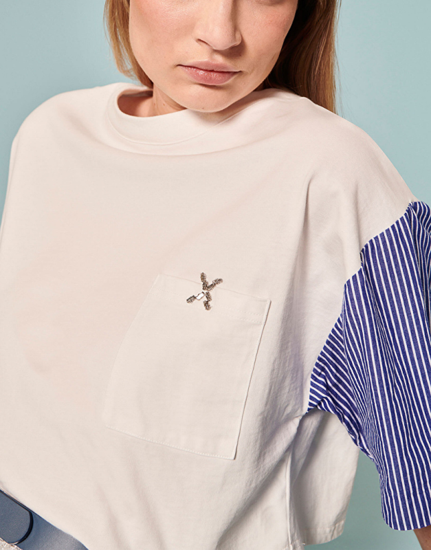 Подходящие по цвету футболки с короткими рукавами