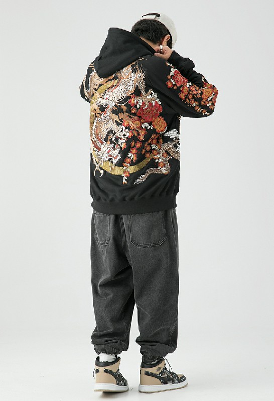 Толстовка с вышитым восточным драконом