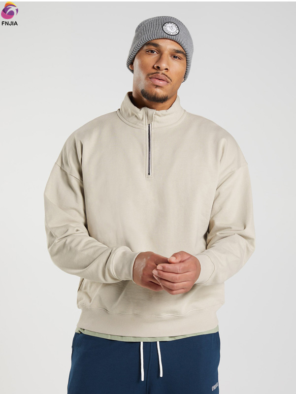 Бежевая толстовка на молнии