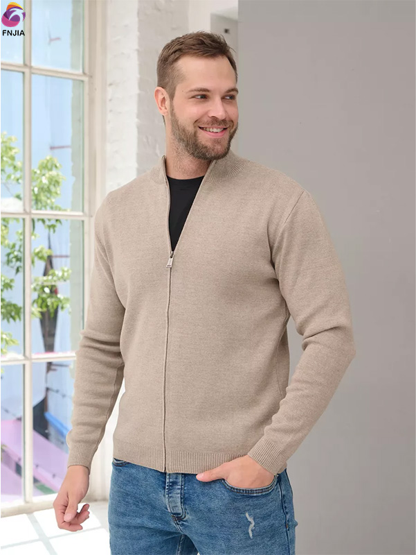 Бежевый кардиган тонкой вязки