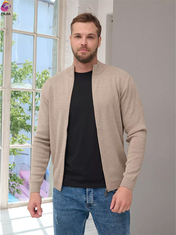 Бежевый кардиган тонкой вязки