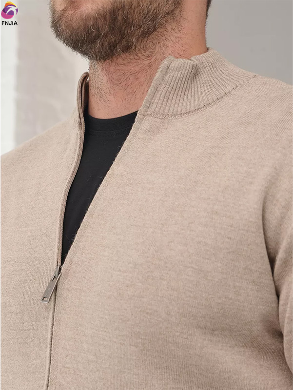 Бежевый кардиган тонкой вязки