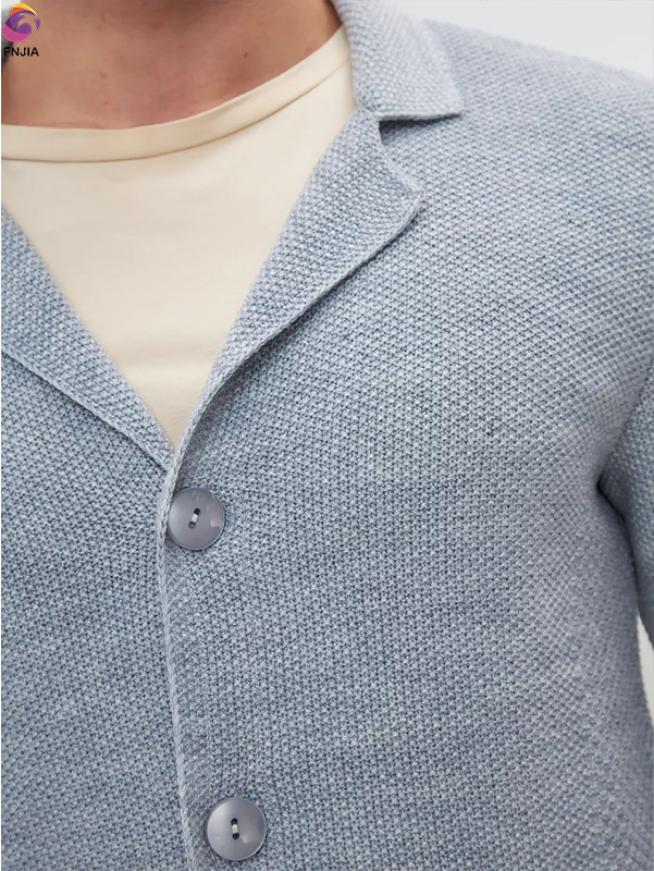 Серый вязаный кардиган с отворотом