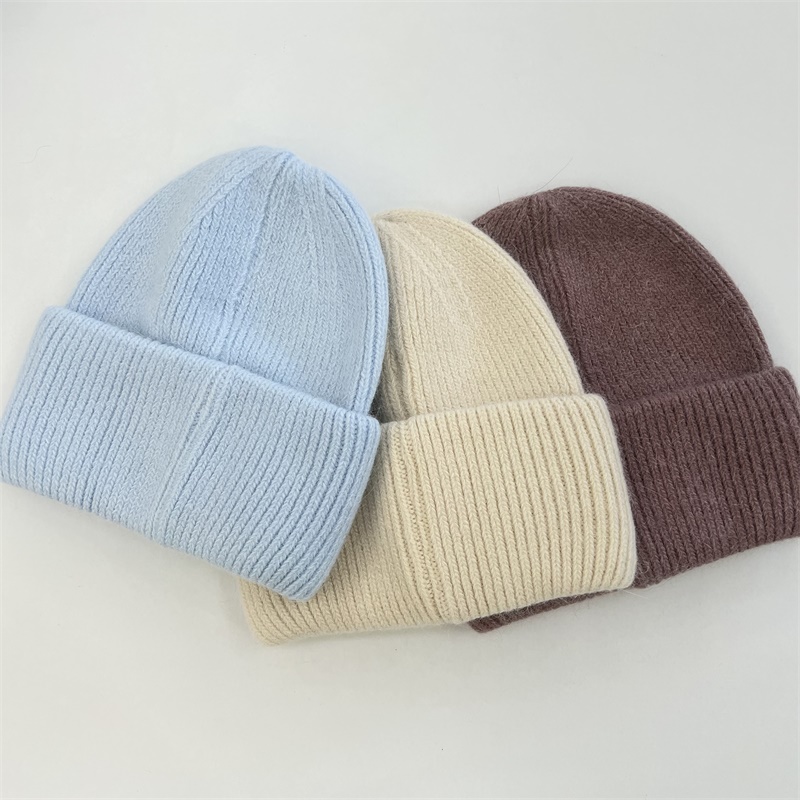 Однотонная шапочка