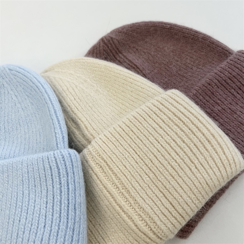 Однотонная шапочка