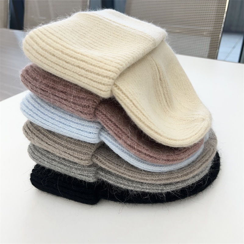 Однотонная шапочка