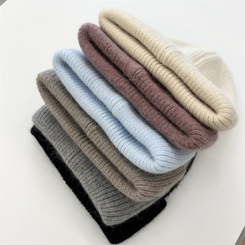 Однотонная шапочка