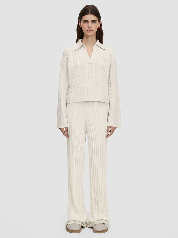 Женский шерстяной легкий свитер с заниженными плечами из плотной трикотажной ткани