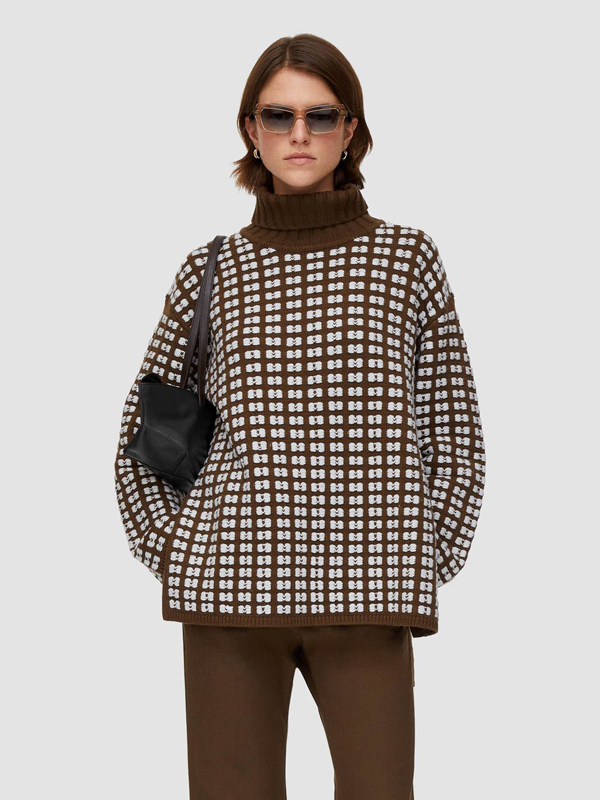 Женский вязаный свитер свободного кроя с высоким воротом в тяжелом весе