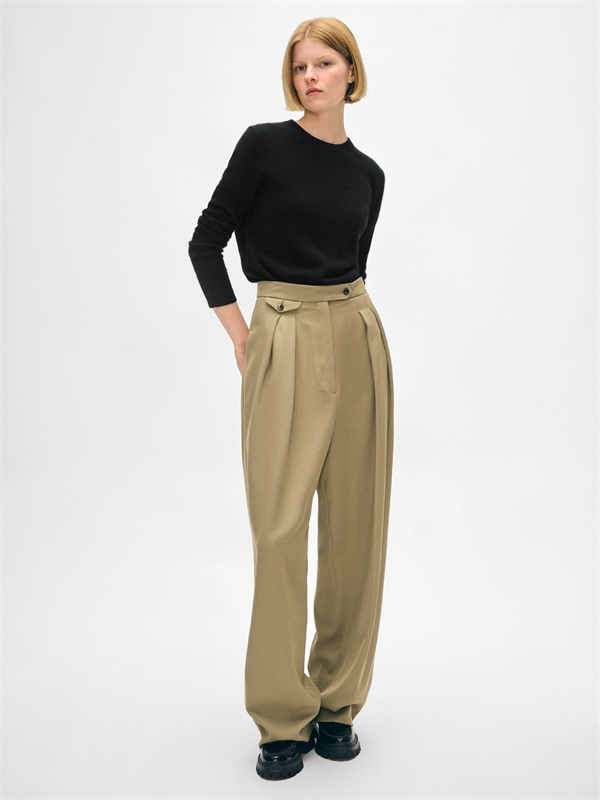 Черный однотонный вязаный весенний свитер-пуловер