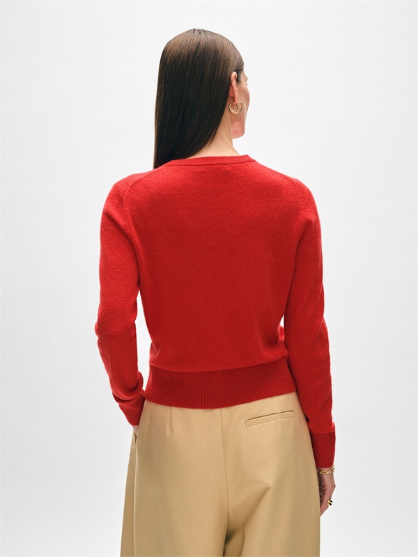 Весенний модный вязаный свитер-пуловер с пюре из тыквы