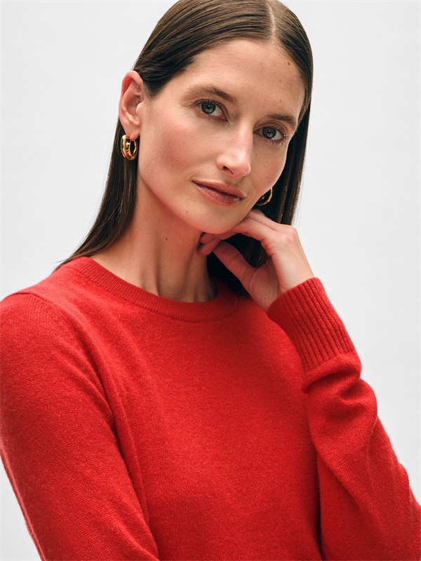 Весенний модный вязаный свитер-пуловер с пюре из тыквы