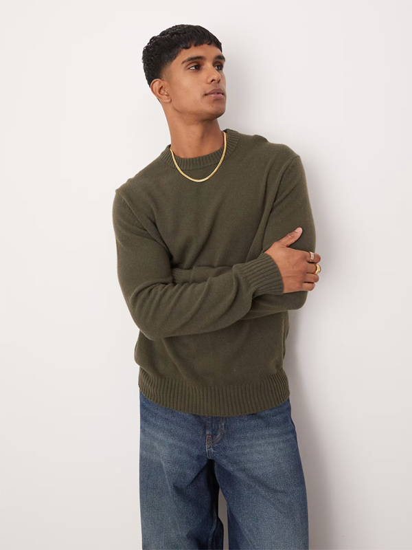 Темно-зеленый пуловер, вязаный свитер