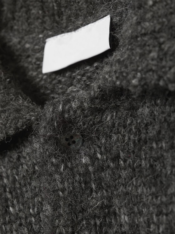 Изготовленный на заказ мужской свитер-пуловер с отворотом на молнии