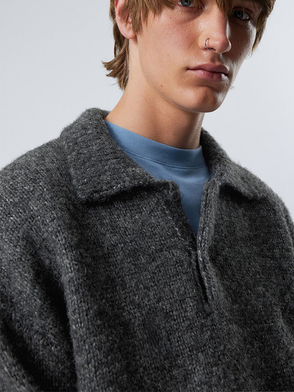 Изготовленный на заказ мужской свитер-пуловер с отворотом на молнии