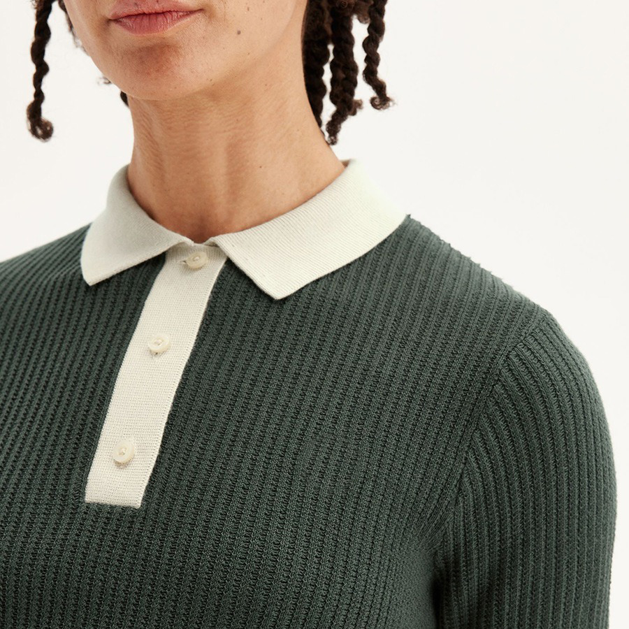 Простая женская рубашка поло, сшитая на заказ из трикотажа сращиванием