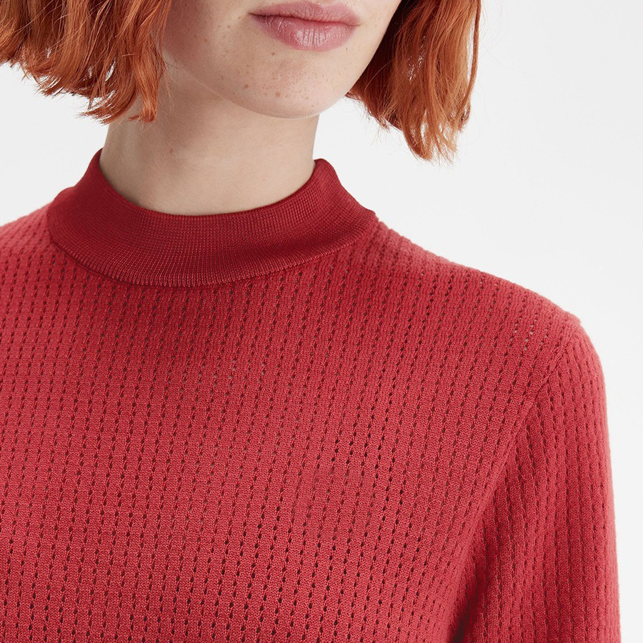 Вязаная на заказ женская футболка и простой свитер