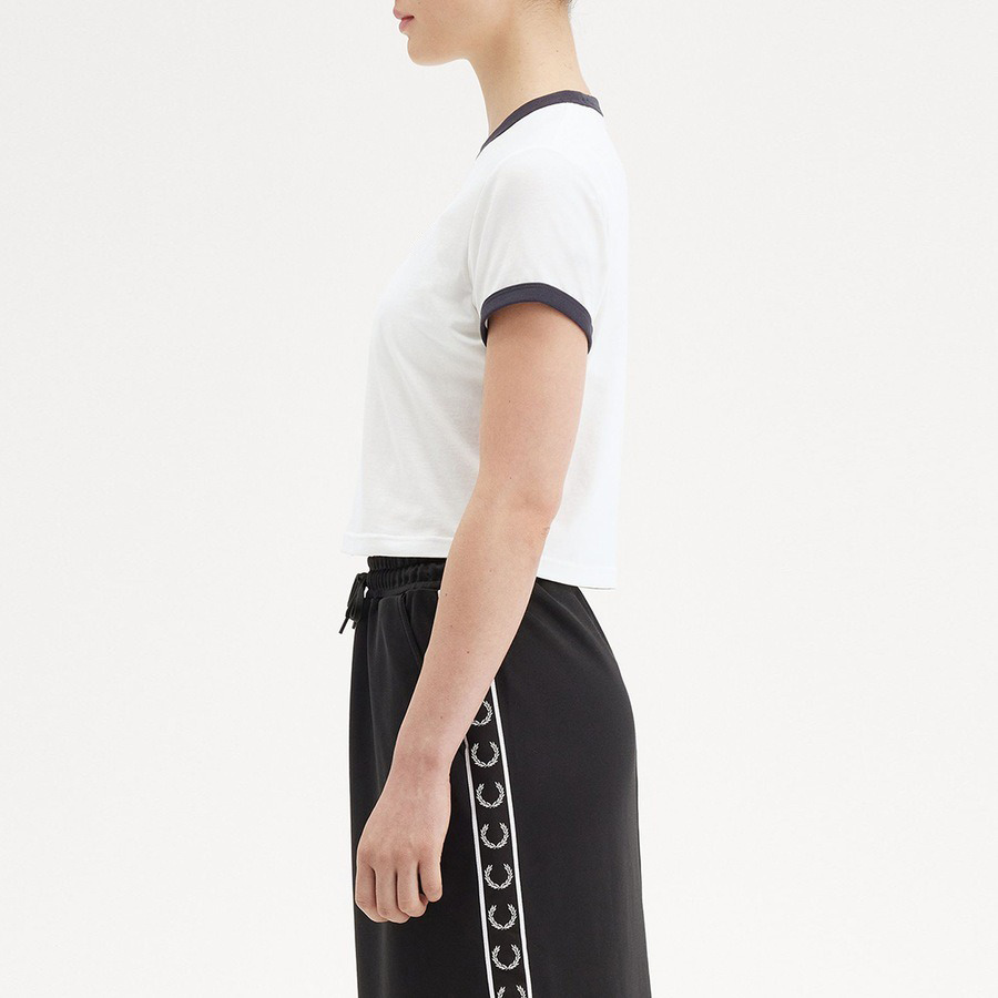 Простая вязаная женская футболка с вышивкой на заказ