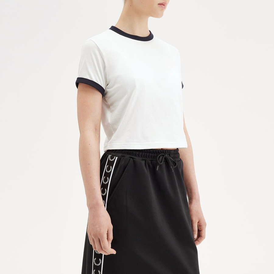 Простая вязаная женская футболка с вышивкой на заказ