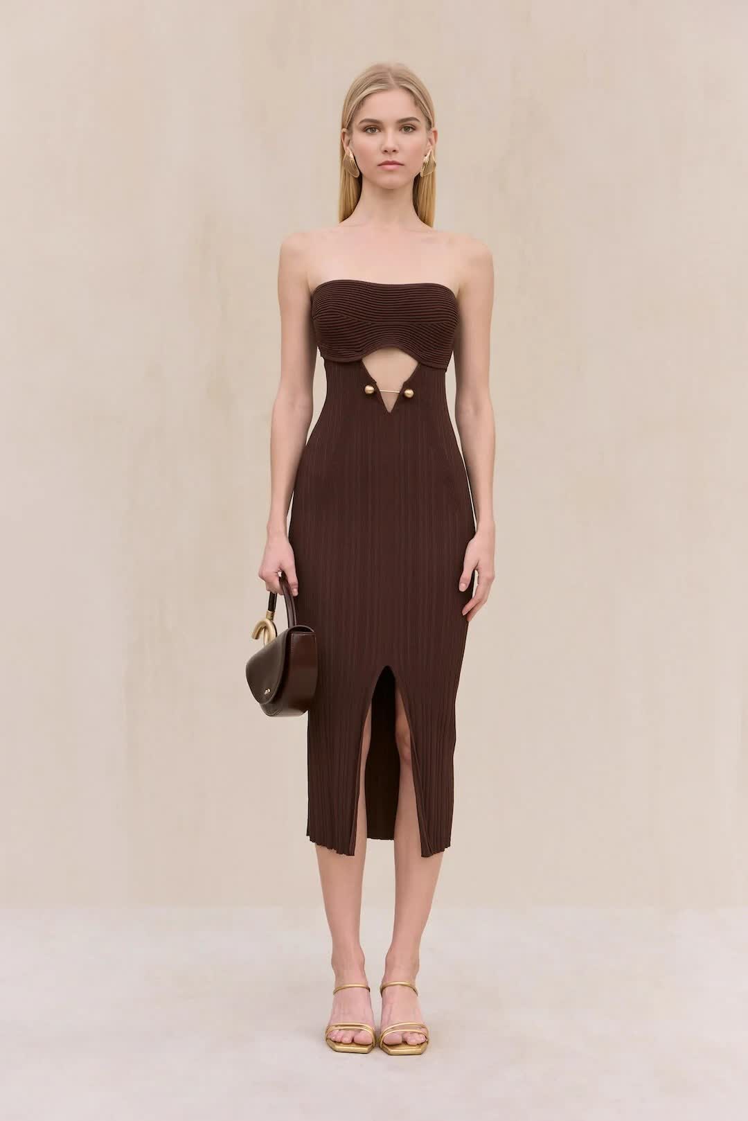 Сшитое на заказ облегающее платье с вырезом без бретелек