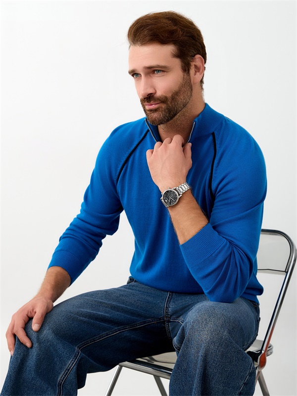 Изготовленный на заказ мужской свитер с застежкой-молнией до половины шеи