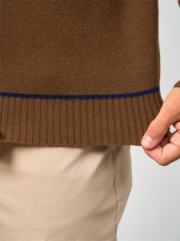 Мужской вязаный свитер-поло с асимметричным вырезом на пуговицах, выполненный на заказ