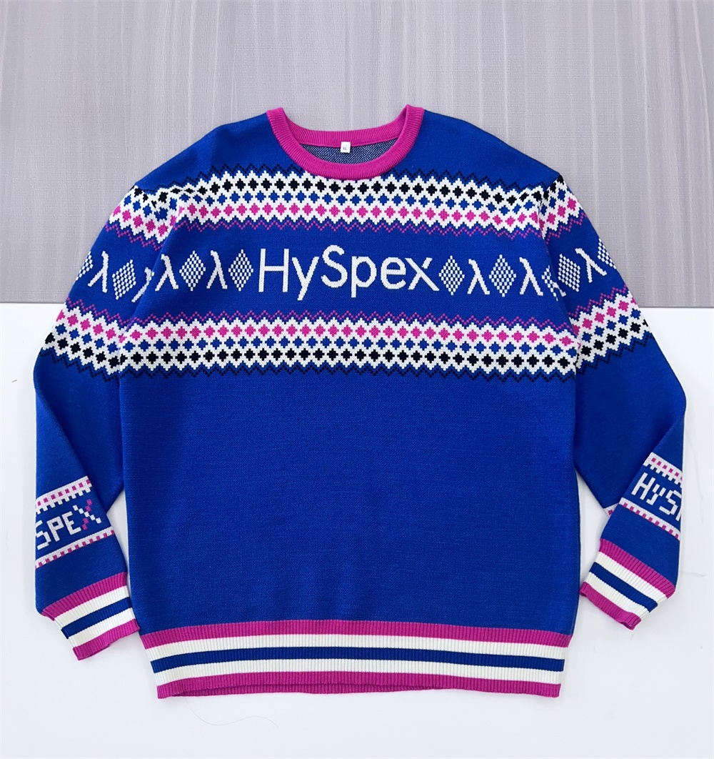 Изготовленный на заказ жаккардовый свитер с буквенным узором для женщин, рождественский джемпер