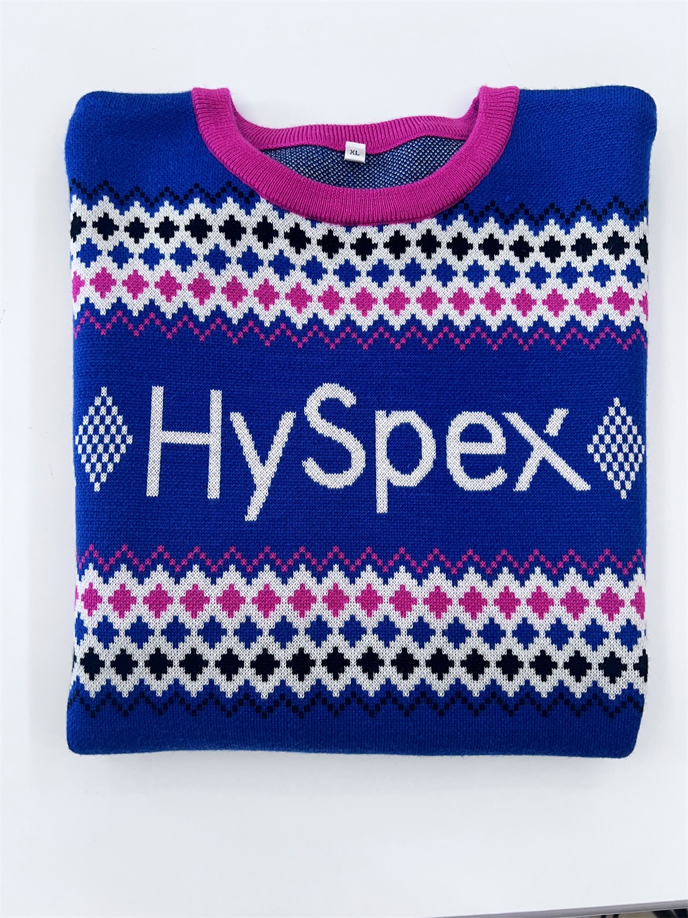 Изготовленный на заказ жаккардовый свитер с буквенным узором для женщин, рождественский джемпер