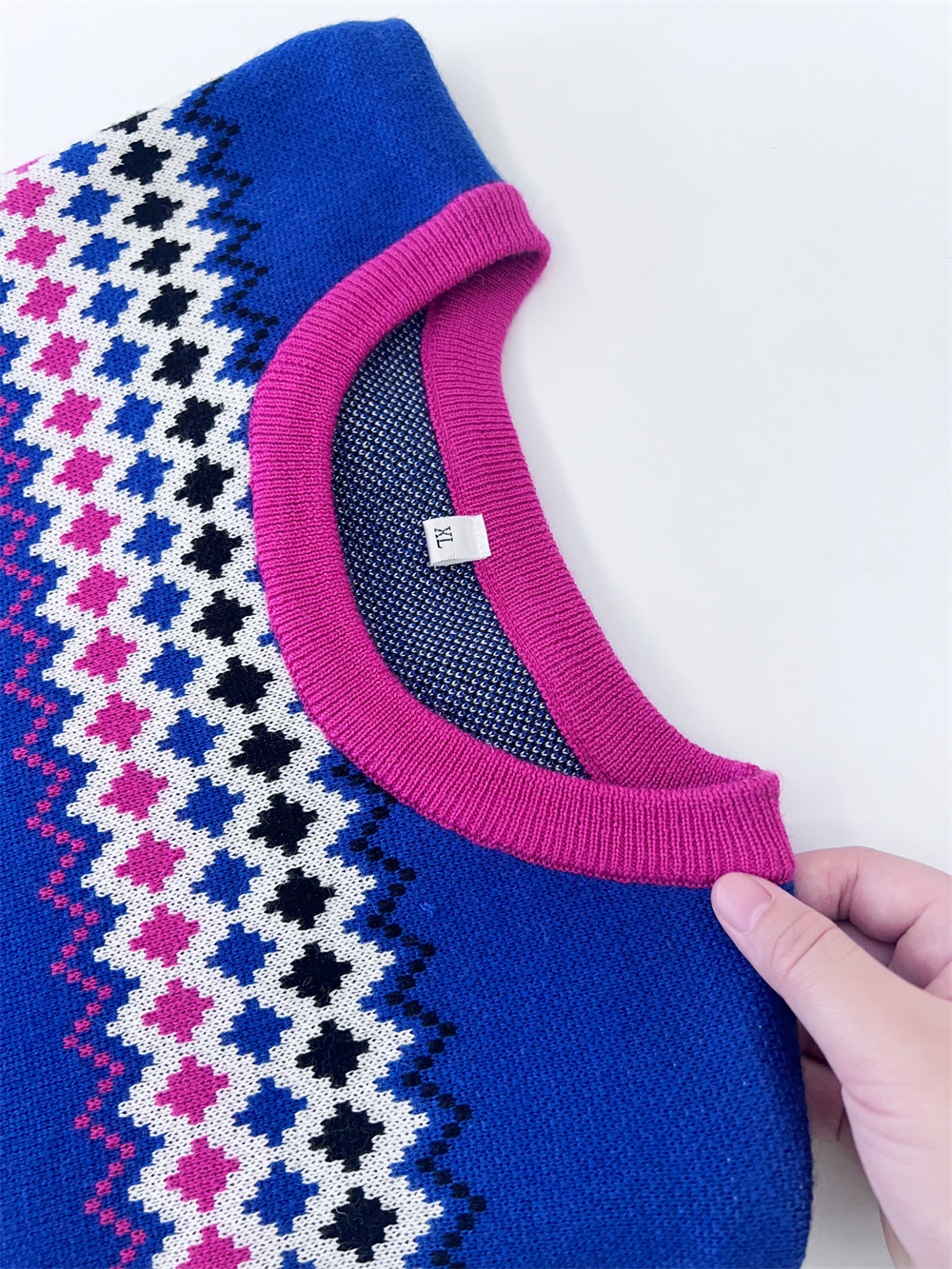 Изготовленный на заказ жаккардовый свитер с буквенным узором для женщин, рождественский джемпер