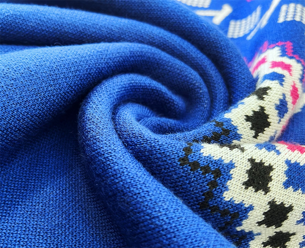 Изготовленный на заказ жаккардовый свитер с буквенным узором для женщин, рождественский джемпер