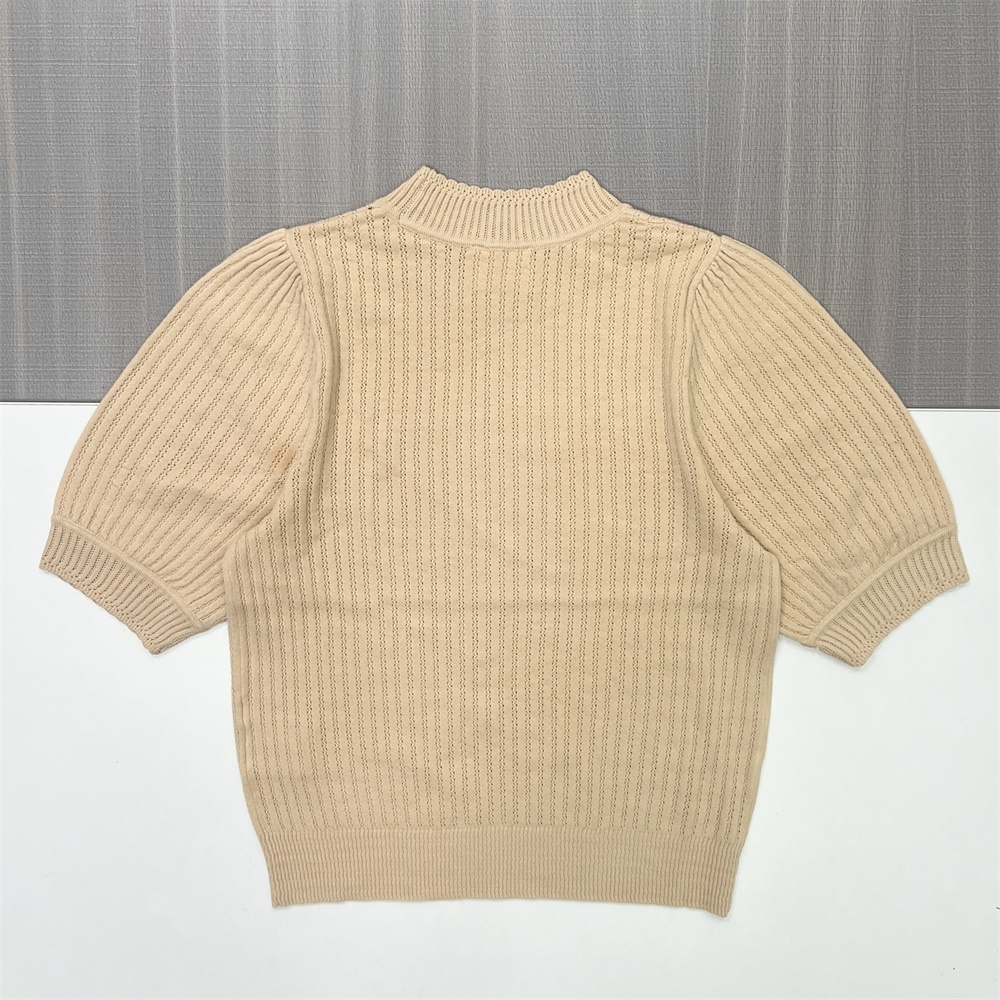 Женский вязаный комплект бежевого цвета на заказ: Топ с пышными рукавами и расклешенная юбка миди для придания элегантности