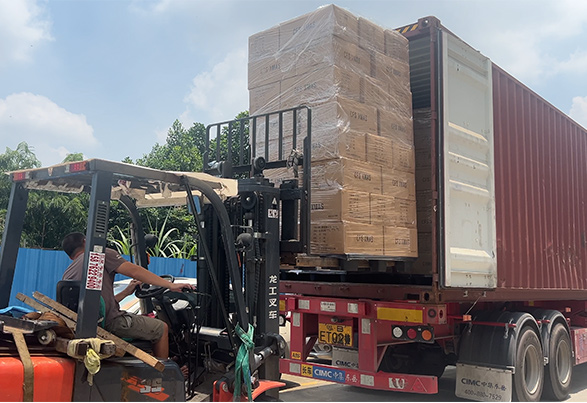 Доставка одежды "от двери до двери" в Европу: Никаких проблем с таможней, своевременное прибытие Guaranteed