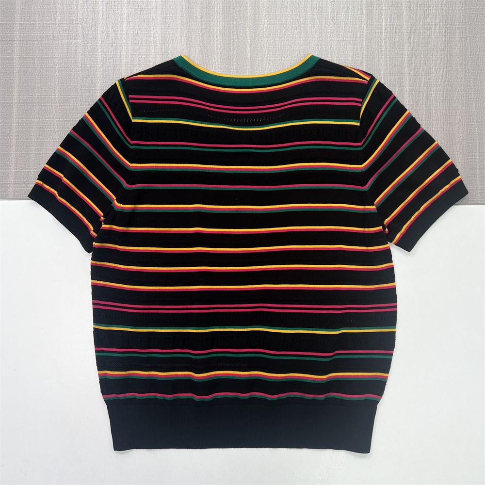 Вязаная футболка в разноцветную полоску на заказ: V-образный вырез, вышитая деталь, Короткий рукав