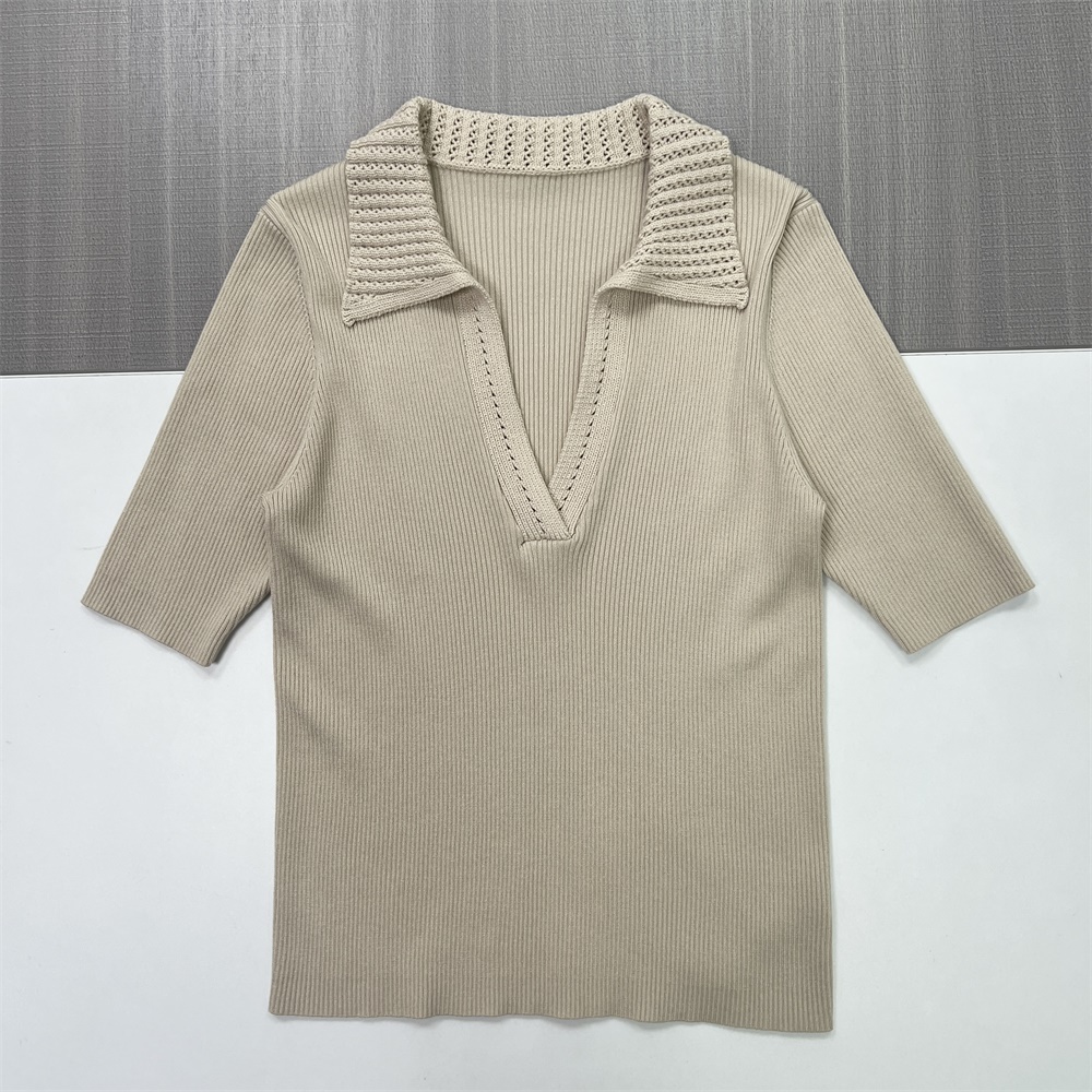 Футболка-поло из трикотажа на заказ: Текстурированный воротник, V-образный вырез, приталенный крой в рубчик