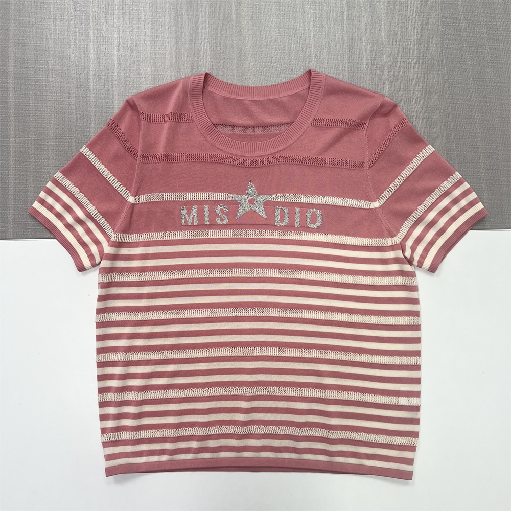 Розовая трикотажная футболка в полоску: Индивидуальный принт в виде звезды, круглый вырез горловины, Короткий рукав