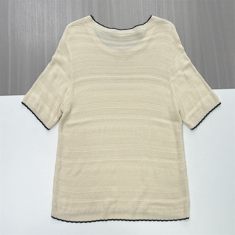 Футболка из текстурированного трикотажа с настраиваемой контрастной отделкой: Круглый вырез, короткий рукав, Индивидуальный дизайн