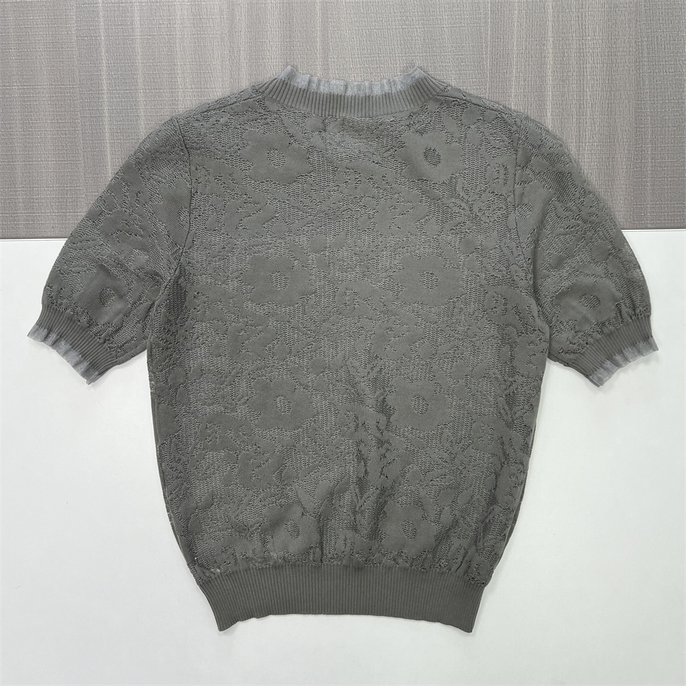 Футболка из кружевного трикотажа на заказ: Гофрированный вырез, пышные рукава, Элегантный дизайн