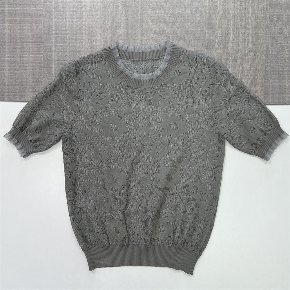 Футболка из кружевного трикотажа на заказ: Гофрированный вырез, пышные рукава, Элегантный дизайн