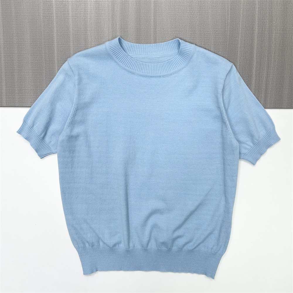 Изготовленная на заказ трикотажная футболка с круглым вырезом горловины: Короткий рукав, пышные детали, Минималистичный дизайн